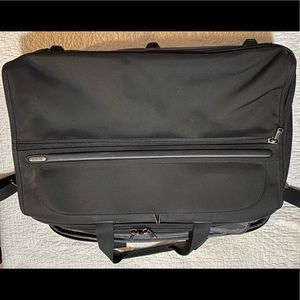 TUMI Alpha 21"x 14"x 9" (Expandable)Carry-On